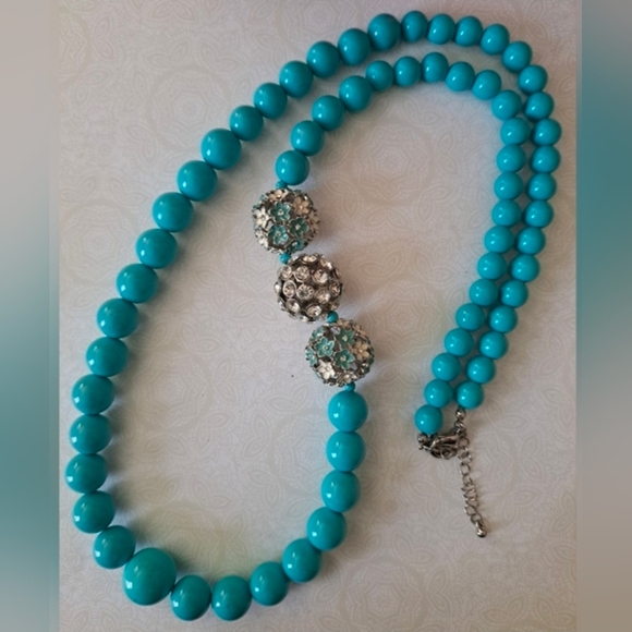 Elegant Blue Beaded Necklace. - Picture 2 of 2
